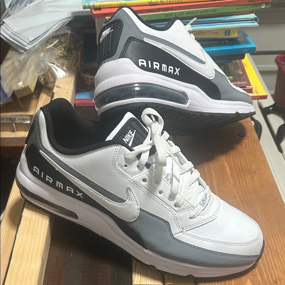 Nike Air Max Men's White, Black & Gray Low-Top Sneakers